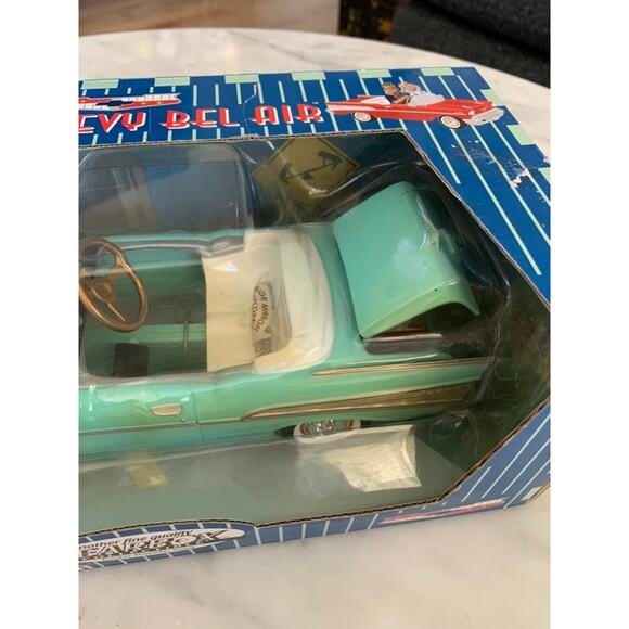 NIB Vintage Limited Edition 1:18 1957 Chevy Bel Air Surf Green Die-Cast Car - Picture 4 of 11
